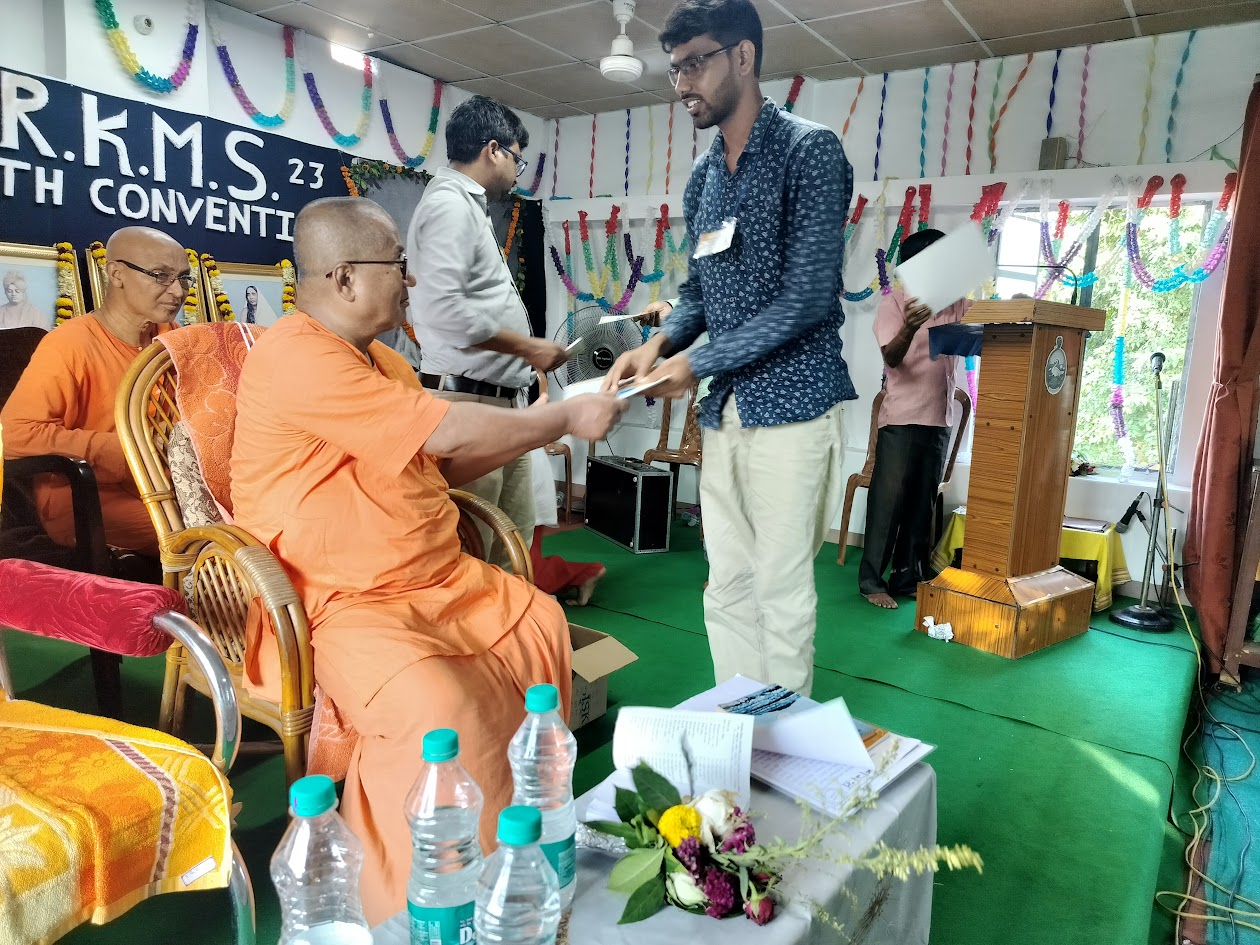 Students receiving stipends at Kenduadihi Sevashrama